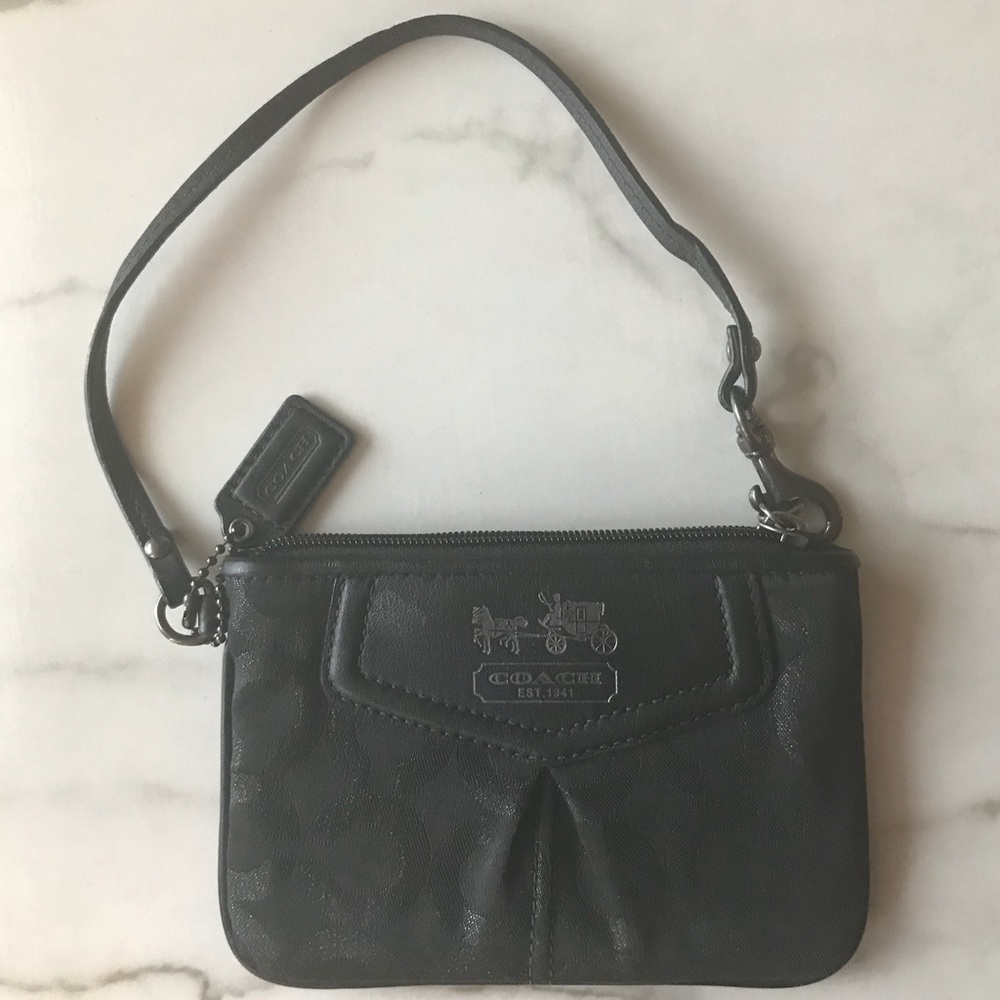 Coach wristlet accessory | blk w/ metallic stitch